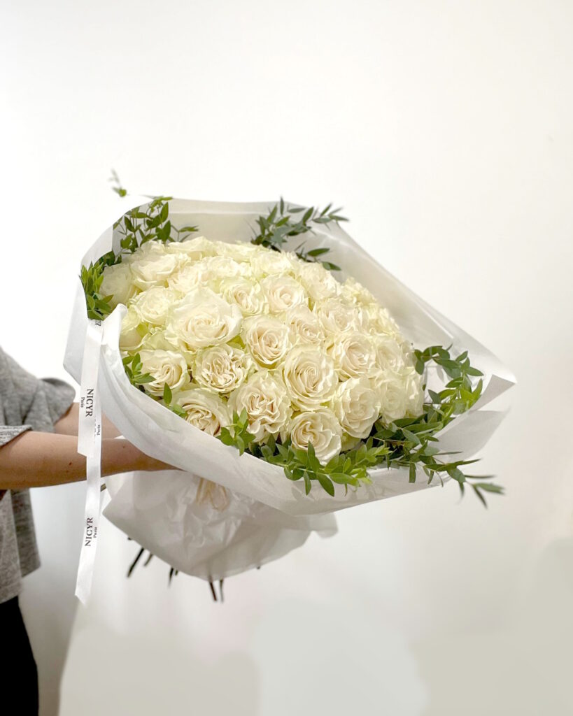 Bouquet 40 roses blanches, volumineux